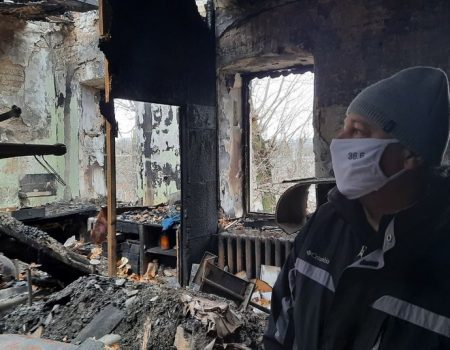 Кропивницький: працівники бюро судмедекспертизи працюють у знищеній вогнем будівлі без даху