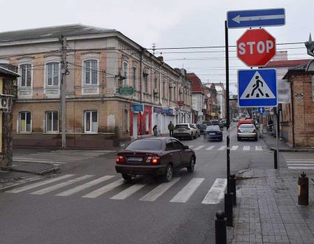 У Кропивницькому на небезпечному перехресті встановили новий знак