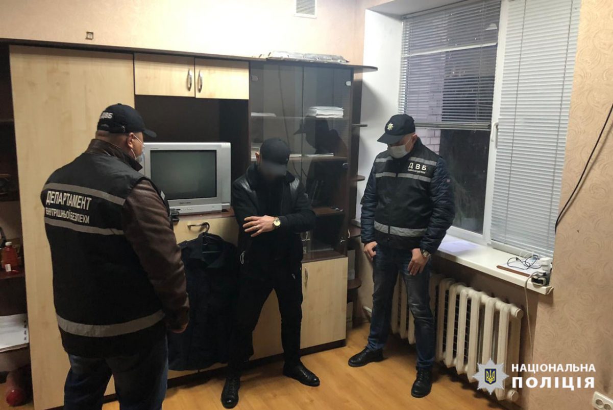 У Кропивницькому судитимуть чоловіка, який пропонував поліцейському хабар за повернення авто фото 2
