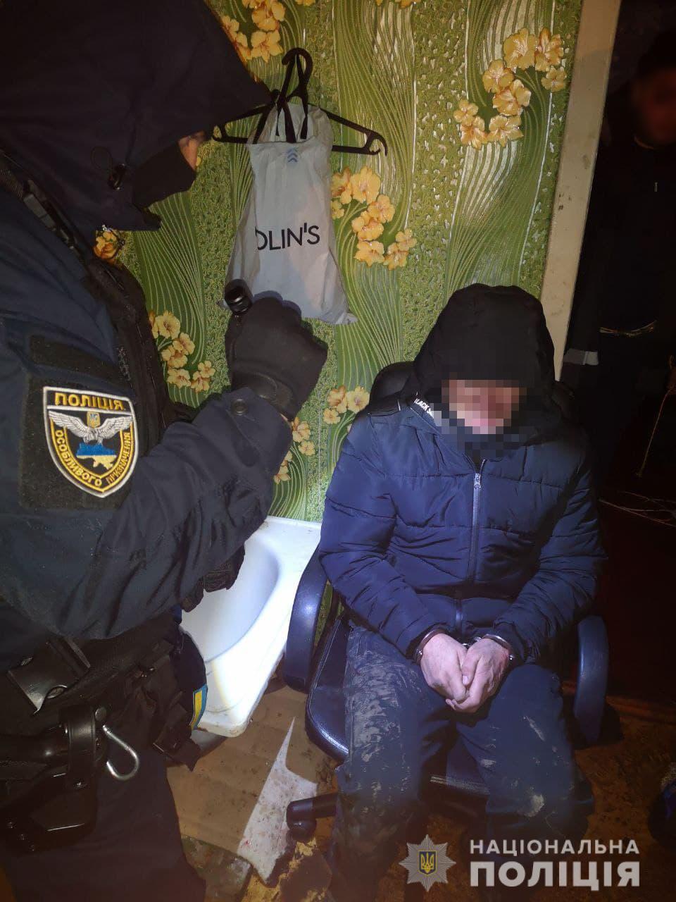 На Кіровоградщині силою утримували викраденого харків'янина. Фото 5
