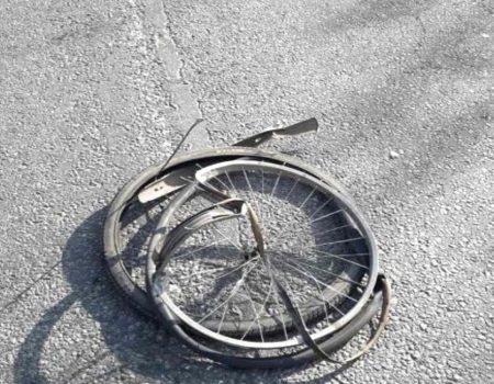 На трасі Кропивницький-Миколаїв автівка на смерть збила велосипедиста