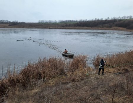 За лічені години на Кіровоградщині провалилися під лід четверо рибалок