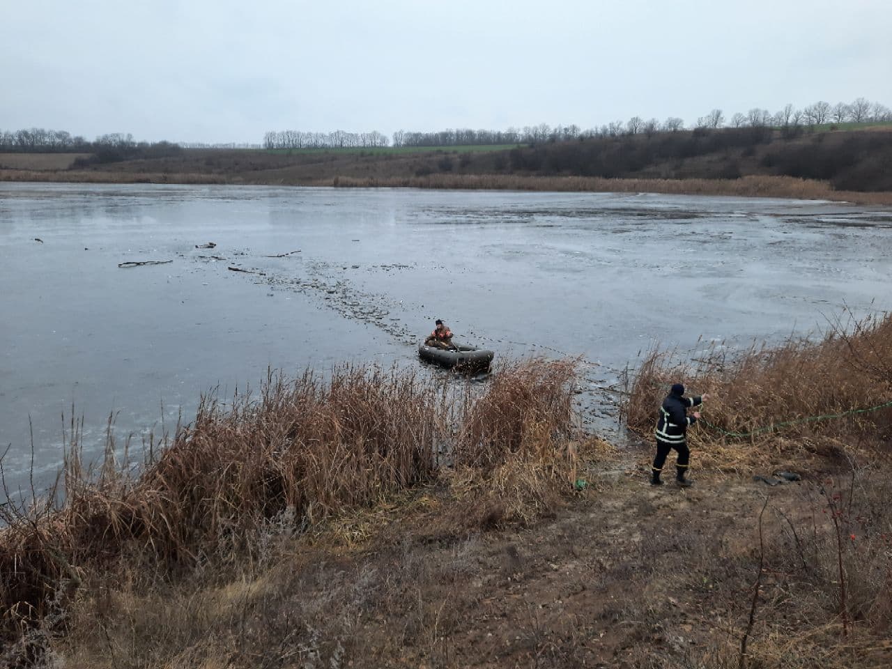 За лічені години на Кіровоградщині провалилися під лід четверо рибалок
