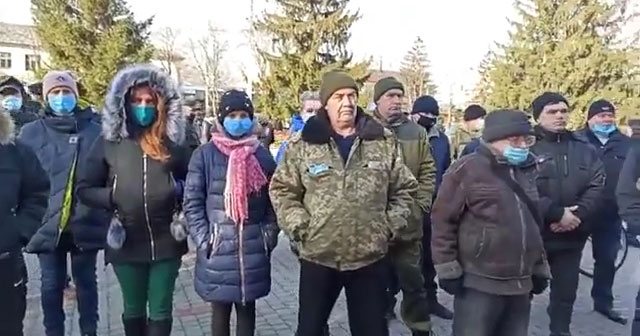 Кіровоградщина: жителі Новомиргорода протестували проти надбавок і премій посадовцям