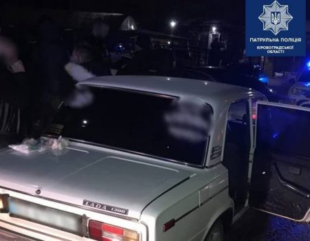 У Кропивницькому затримали злодіїв, які побили чоловіка і втекли на його авто