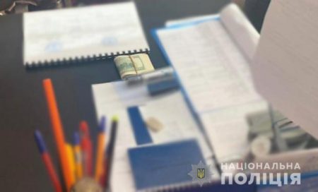 У Кропивницькому затримали на хабарі декана льотної академії