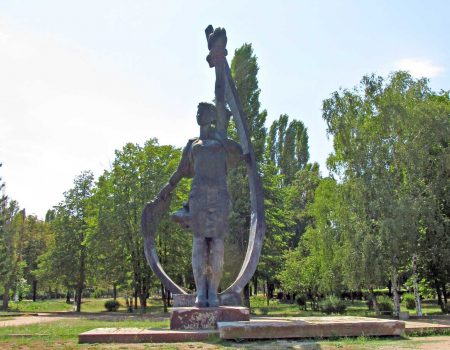 Міська влада оцінила демонтаж радянського пам’ятника в Кропивницькому в 1,5 мільйона