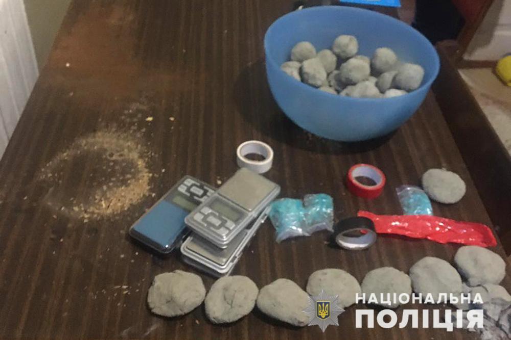 Кіровоградщина: 23-річний олександрієць з матір'ю збували наркотики по всій країні. ВІДЕО