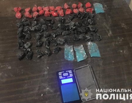 Кіровоградщина: 23-річний олександрієць з матір’ю збували наркотики по всій країні. ВІДЕО