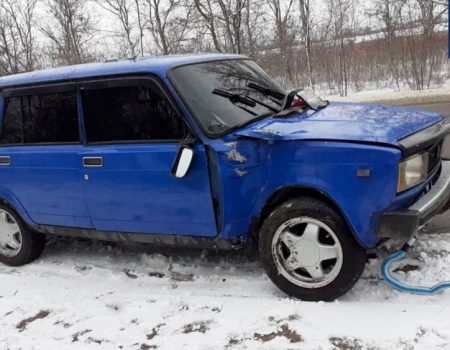 У Кропивницькому п’яний водій в’їхав у дерево