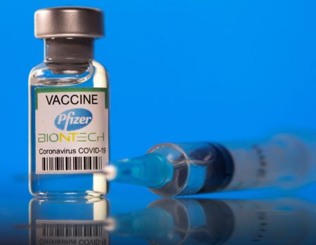В Україні ввели бустерну дозу вакцини проти COVID-19 для всіх вакцинованих віком від 18 років