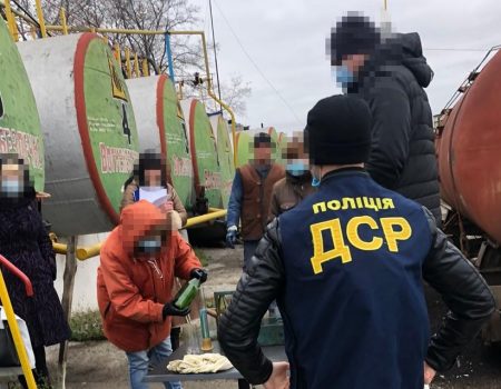 Трьом працівникам локомотивного депо повідомили про підозру в привласненні пального