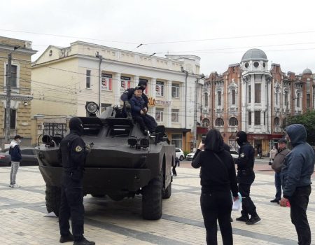 У Кропивницькому поліція та рятувальники розважали дітей. ФОТО