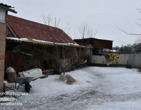 На Кіровоградщині передали до суду справу жінки, яка вбила чоловіка сокирою