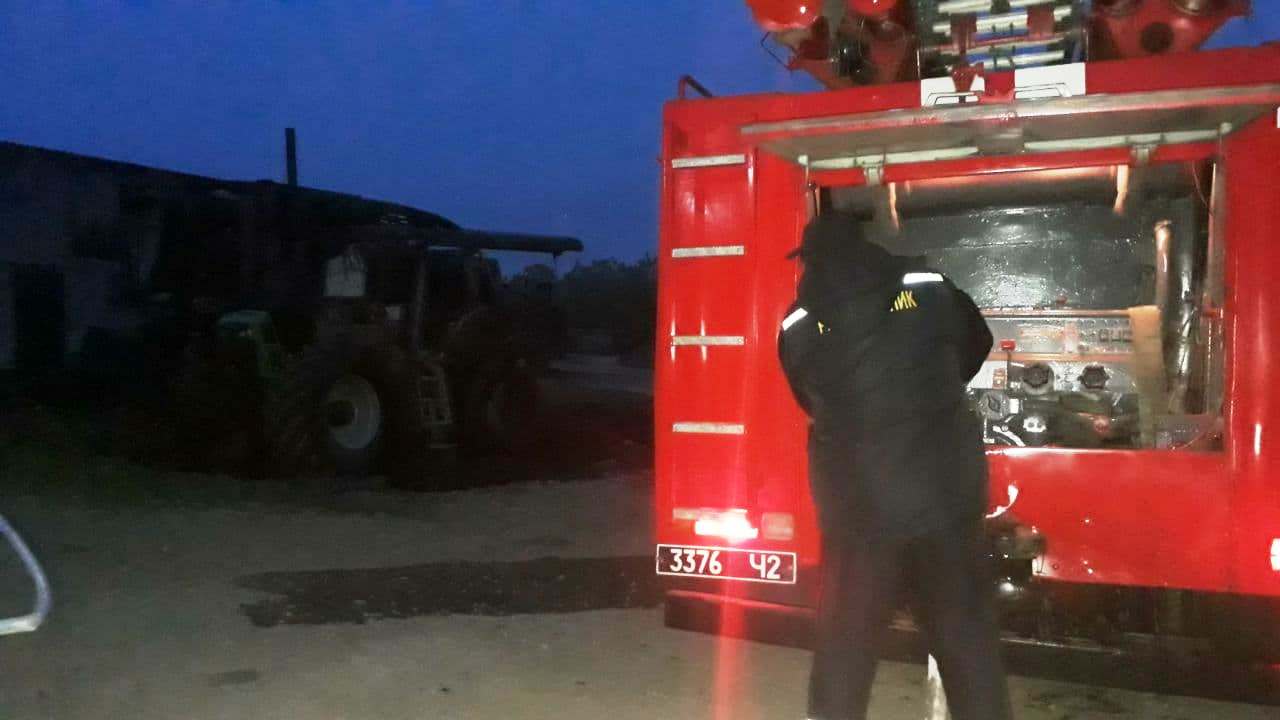 На Кіровоградщині у фермера згоріли 3 трактора і комбайн, міліція розслідує підпал. ФОТО