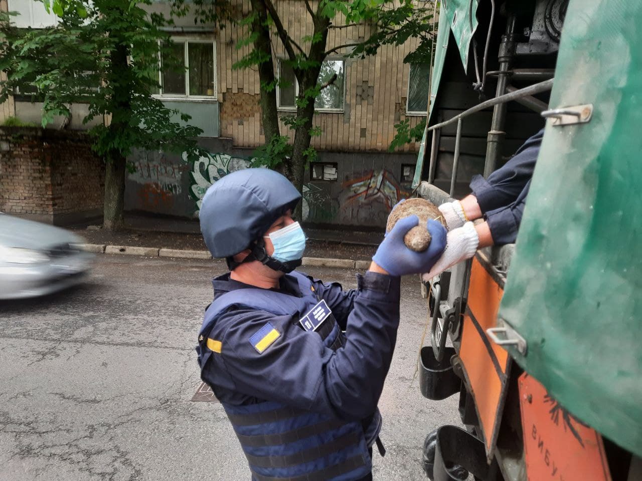Неподалік від центру в Кропивницькому знайшли артилерійський снаряд. ФОТО