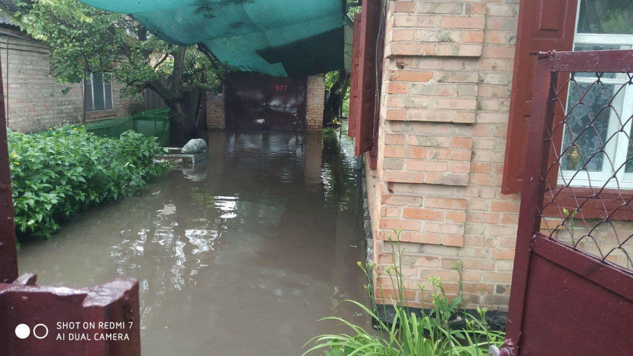 На Кіровоградщині рятувальники відкачують дощові води з підтоплених садиб