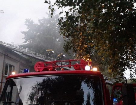 У Кропивницькому під час пожежі в офісній будівлі врятували охоронця. ФОТО