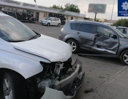 У Кропивницькому сталася ДТП за участі трьох автомобілів. ФОТО