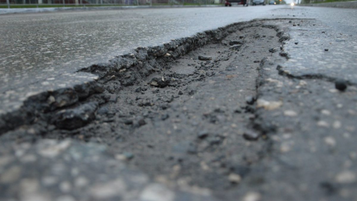 На Кіровоградщині судитимуть підрядника, який не повністю виконав ремонт дороги