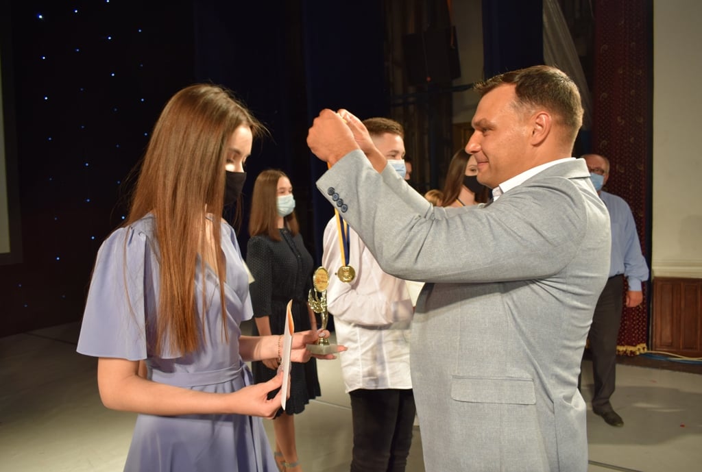 У Кропивницькому 126 випускників шкіл отримали золоті та срібні медалі