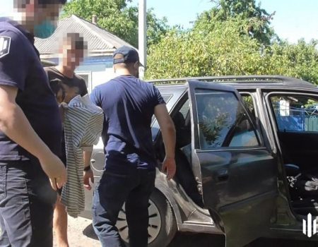 На Кіровоградщині поліцейський видавав себе за працівника СБУ й “дурив” на гроші. ФОТО
