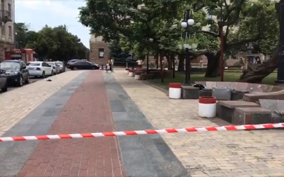 Вибухотехніки перевірили підозрілу валізу на площі Героїв Майдану в Кропивницькому