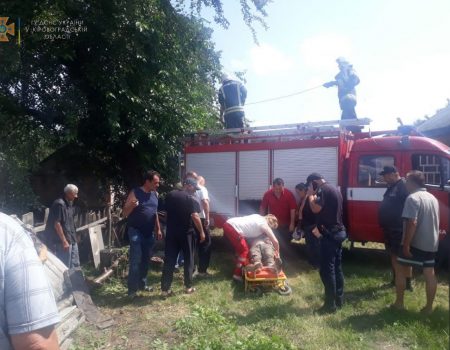 На Кіровоградщині жінка впала в криницю глибиною 12 метрів. ФОТО