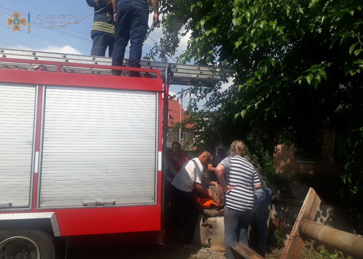 На Кіровоградщині жінка впала в криницю глибиною 12 метрів. ФОТО