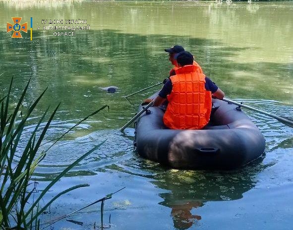 У ставку біля Знам’янки на Кіровоградщині дістали тіло загиблого чоловіка. ФОТО