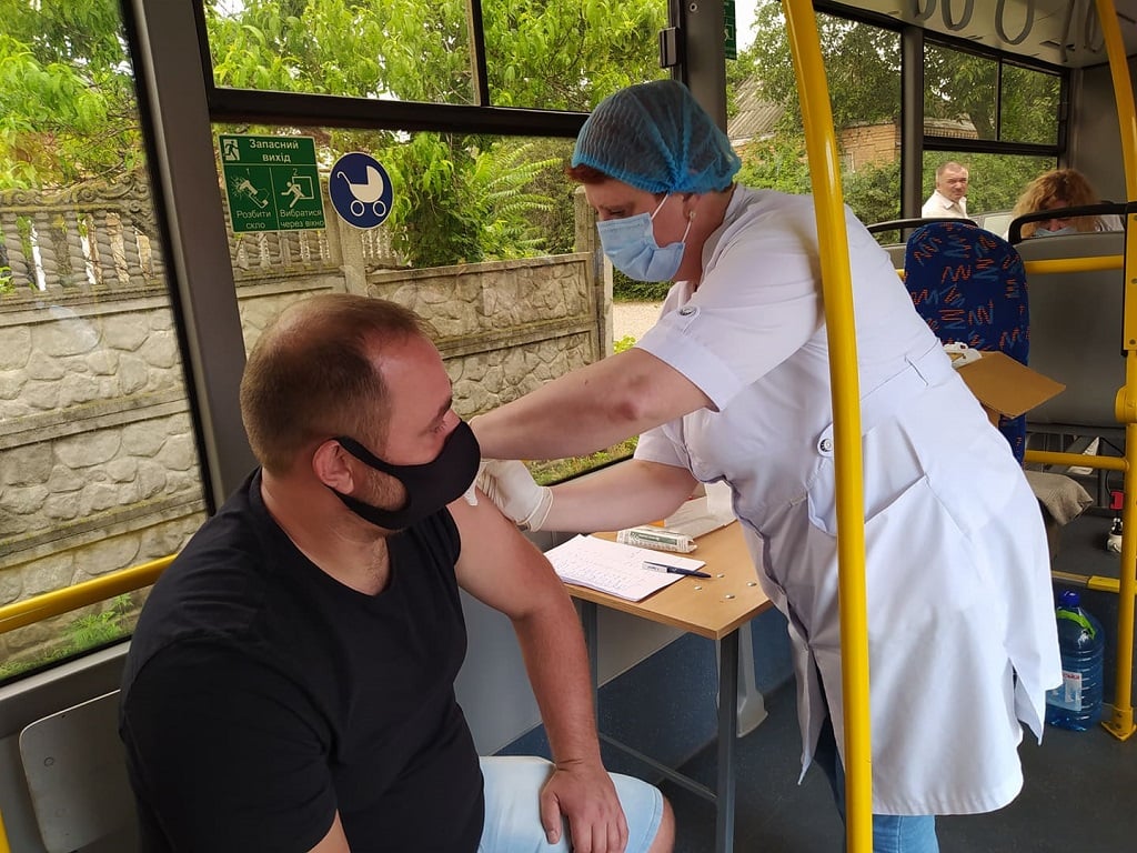 У пересувних пунктах вакцинації за день щепили 160 жителів віддалених районів Кропивницького