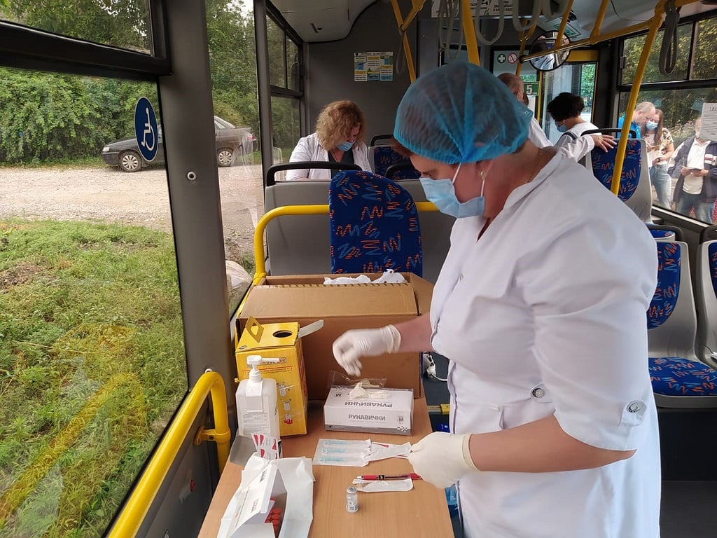 У пересувних пунктах вакцинації за день щепили 160 жителів віддалених районів Кропивницького