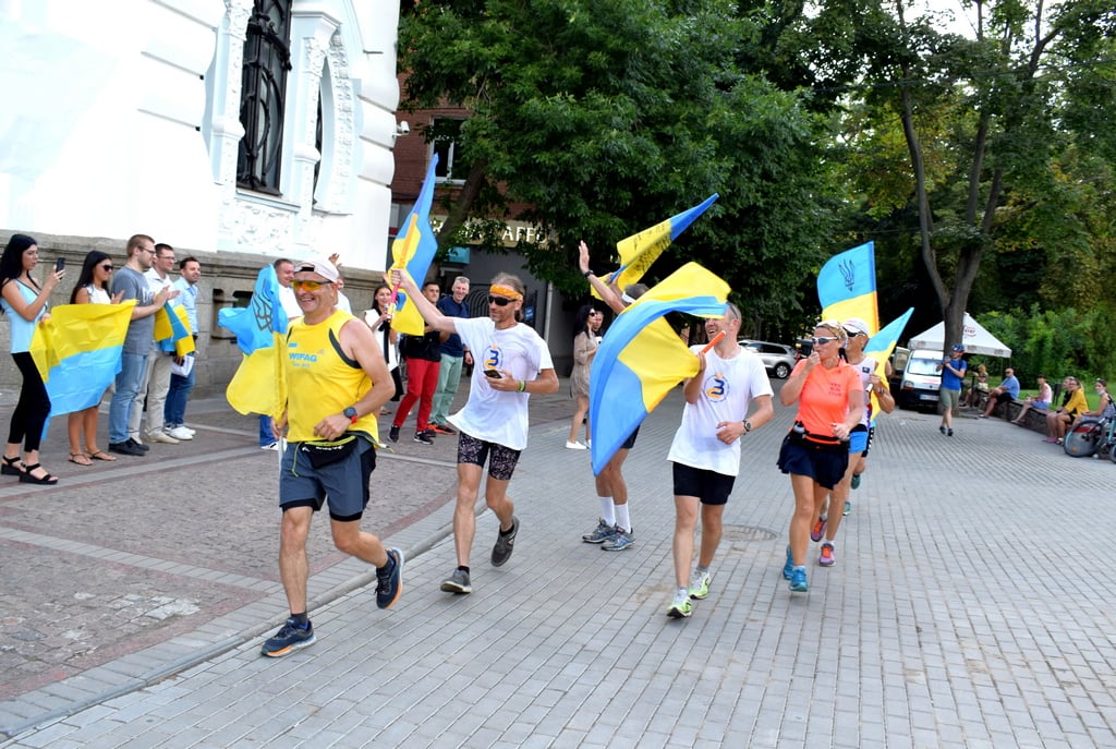 У Кропивницькому зустріли учасників пробігу “Схід і Захід разом”. ФОТО