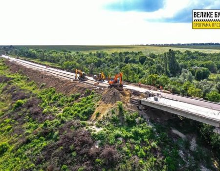 На Кіровоградщині триває ремонт одного з наймасштабніших дорожніх об’єктів. ФОТО