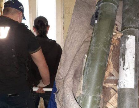 Протитанкові гранати і тисяча набоїв – в центрі Кропивницького знайшли схрон зі зброєю. ФОТО