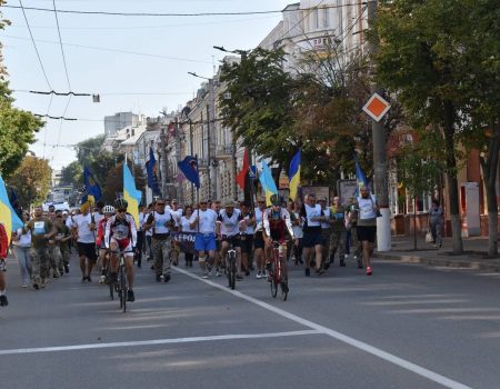 Більше 300 кропивничан долучились до акції «Шаную воїнів, біжу за героїв України». ФОТО