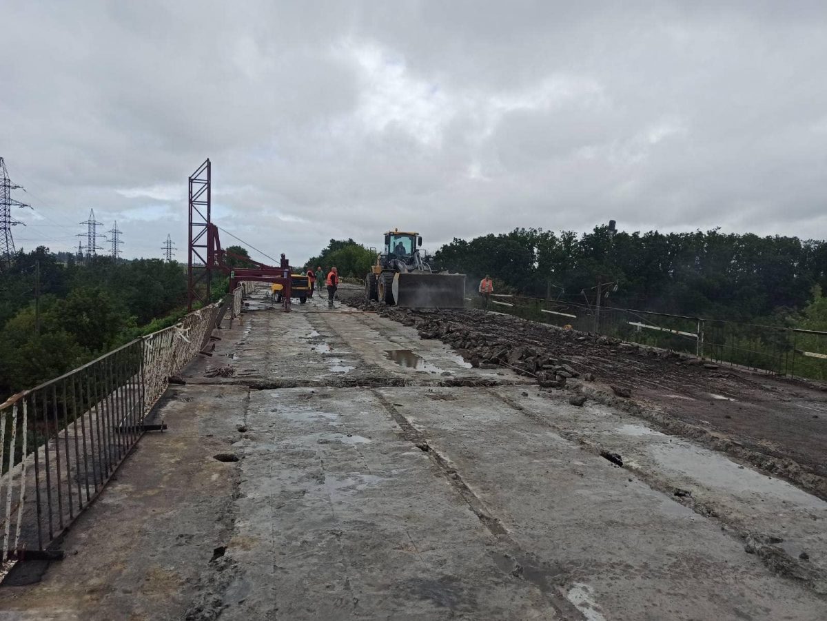 На Кіровоградщині продовжують ремонт шляхопроводів на дорозі М-30