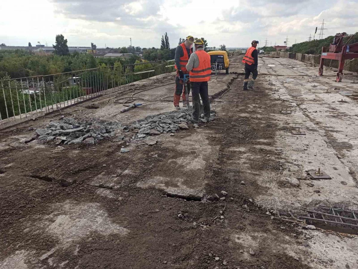 На Кіровоградщині продовжують ремонт шляхопроводів на дорозі М-30