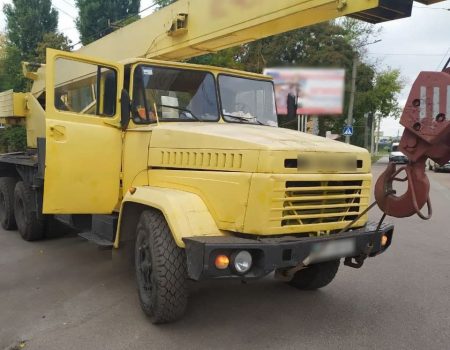 У центрі Кропивницького автокран спричинив ДТП. ФОТО