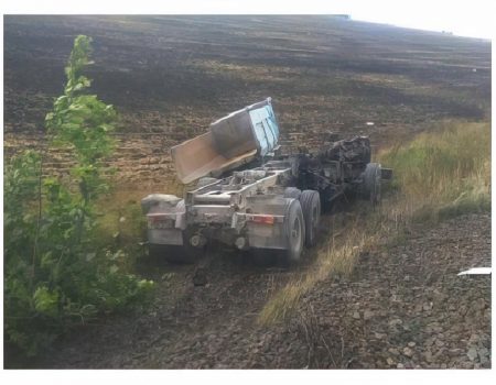 На Кіровоградщині внаслідок зіткнення тепловозу і вантажівки загинув водій. ФОТО