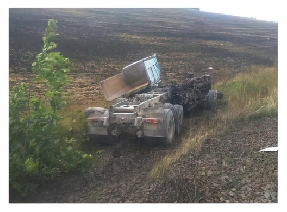 На Кіровоградщині внаслідок зіткнення тепловозу і вантажівки загинув водій. ФОТО