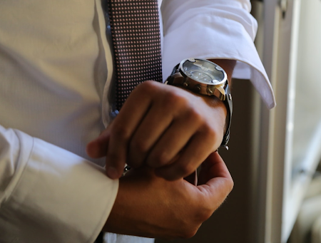 Три популярных бренда мужских часов: что носить выгодно?