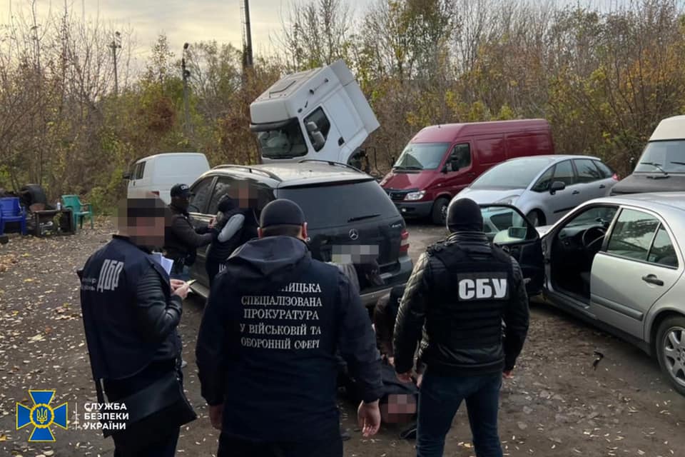 На Кіровоградщині затримали банду, що займалася вимаганням грошей у жителів Олександрії. ФОТО