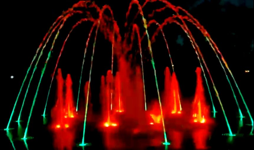 В Олександрії в тестовому режимі запустили світломузичний фонтан. ФОТО