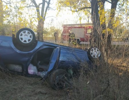 На Кіровоградщині перекинулося авто, водійка загинула. ФОТО
