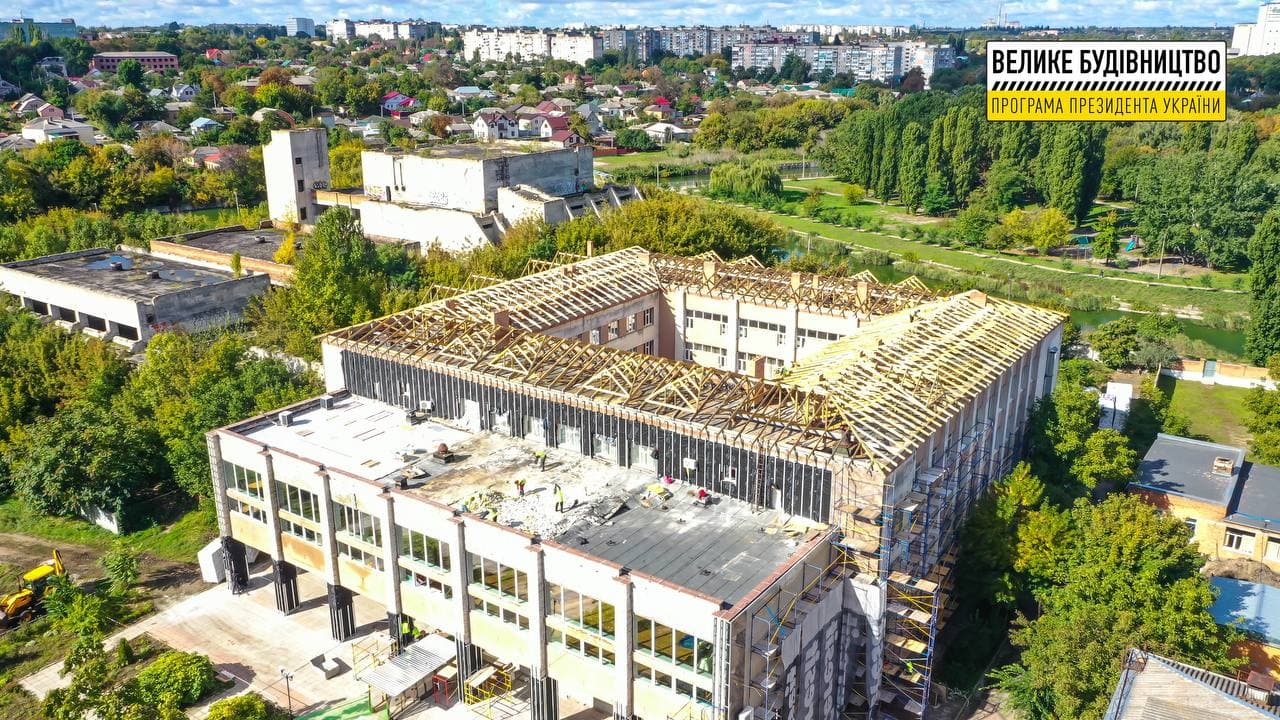 У Кропивницькому триває масштабна реконструкція обласного центру дитячої та юнацької творчості. ФОТО