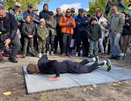 Військовий з Кропивницького зробив 870 відтискань і стрибків та встановив національний рекорд