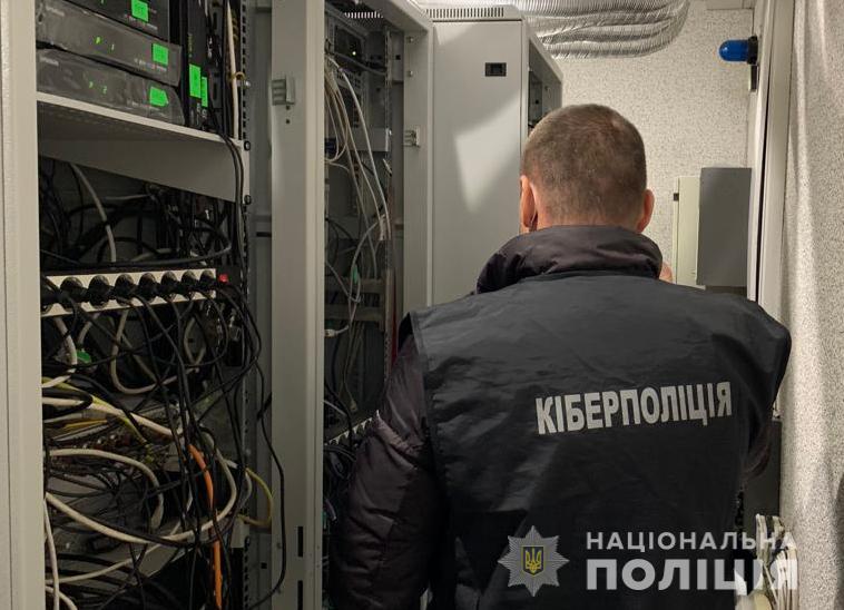 Керівнику фірми з Кіровоградщини загрожує до 6 років в&#8217;язниці за порушення прав медіахолдингу