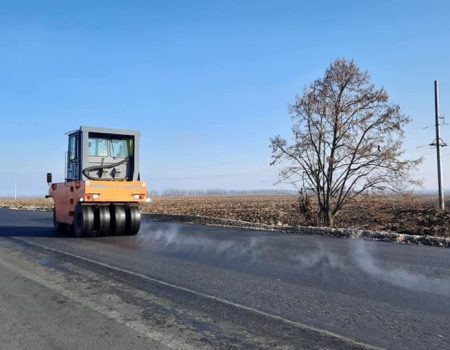 На Кіровоградщині шляховики влаштовують асфальтобетон на об’їзній Кропивницького