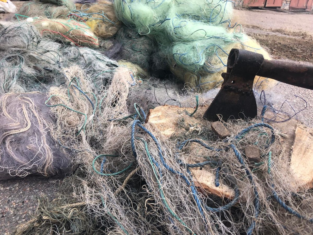 На Кіровоградщині рибоохоронний патруль знищив 8,5 кілометрів сіток для вилову риби. ФОТО
